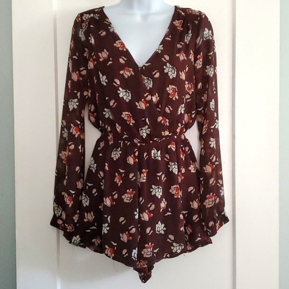 ASTR the Label Floral Romper in maroon size XS - Picture 2 of 6